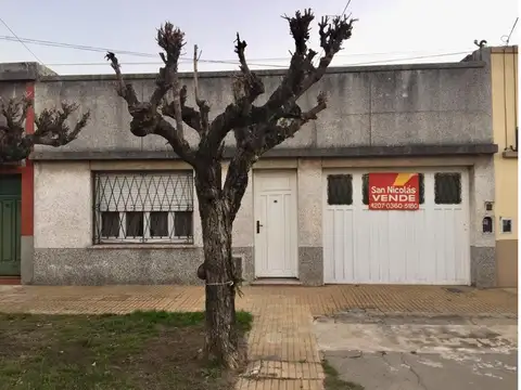 CASA DE 4/5 AMBIENTES CON GARAJE Y FONDO LIBRE "APTO CREDITO