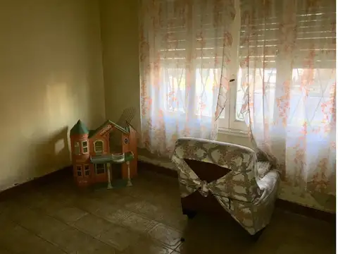 CASA DE 4/5 AMBIENTES CON GARAJE Y FONDO LIBRE "APTO CREDITO