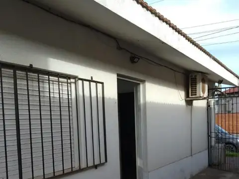 VENTA DE DEPARTAMENTO DOS AMBIENTES CON PATIO EN LA COSTA