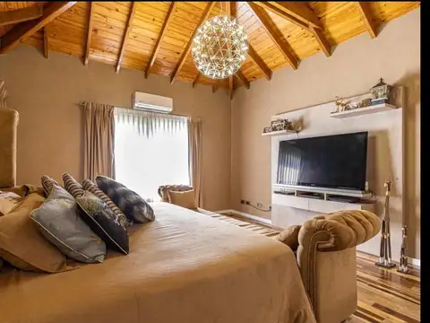 Casa 6 ambientes con 5 baños