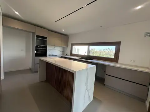 Casa en Venta en Laguna Grande, USD 439.000