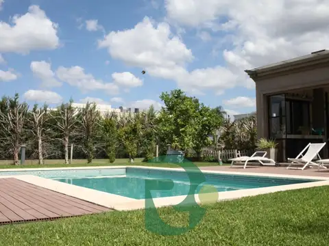 Casa en Venta con 6 cocheras