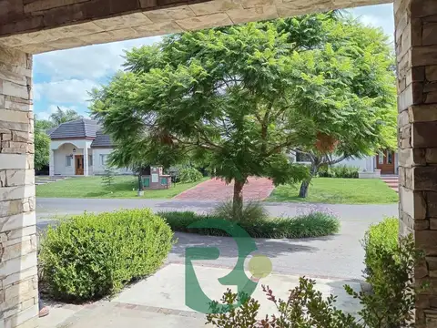 Casa 5 ambientes con 5 baños