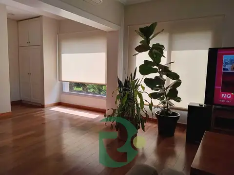 Casa en Venta con 6 cocheras