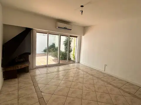 Depto Tipo Casa 4 ambientes con 2 baños