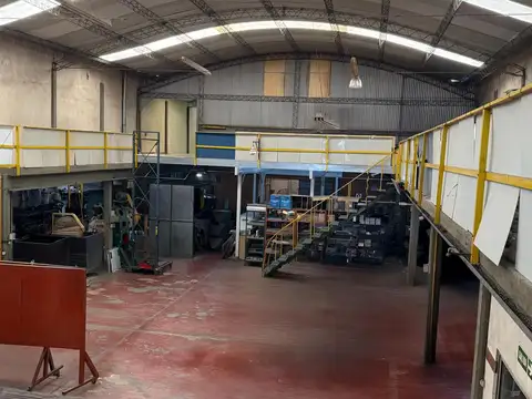 Galpon en Venta 43  mts Fondo