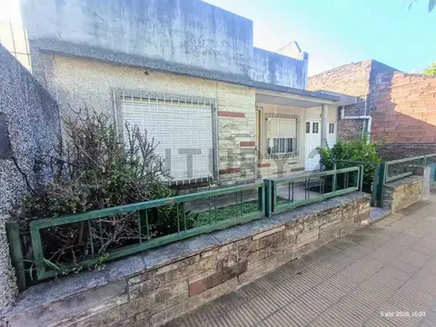 VENTA CASA 3 AMBIENTES MORON