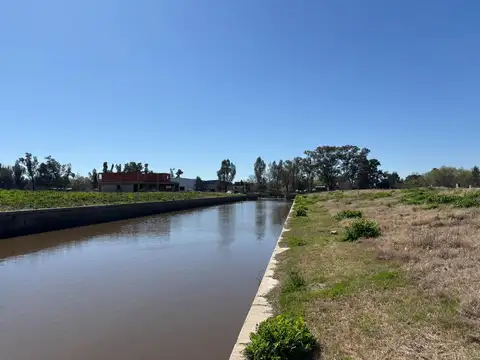 Lote al rio 720m2 en venta en el Barrio Náutico Villanueva