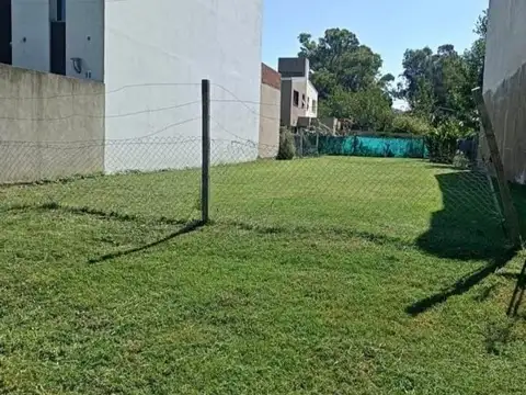 VENTA TERRENO 16 E/ 657 Y 658