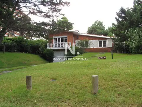 Casa de 3 dormitorios y dependencia en Aidy Grill, cerca del mar. Punta del Este 