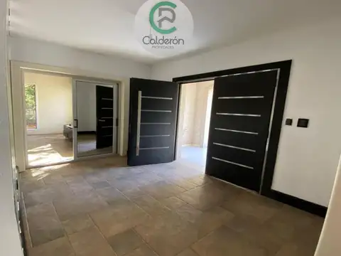 Casa en Alquiler con 2 cocheras