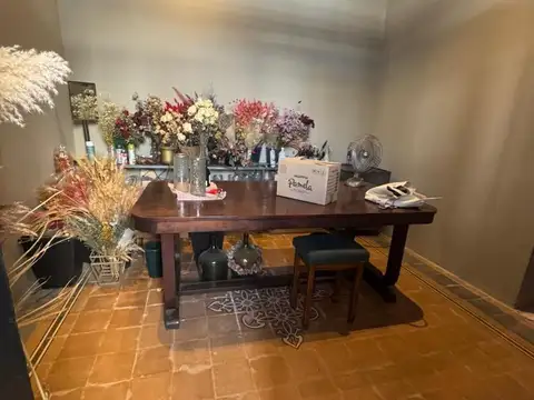 OPENHOUSE ofrece en alquiler una bella casa antigua , totalmente reciclada en calle roque sáenz peña