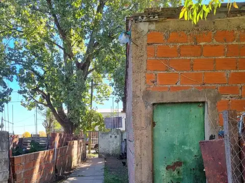 EN VENTA GALPON CON COMPLEJO DE DOS DEPARTAMENTOS