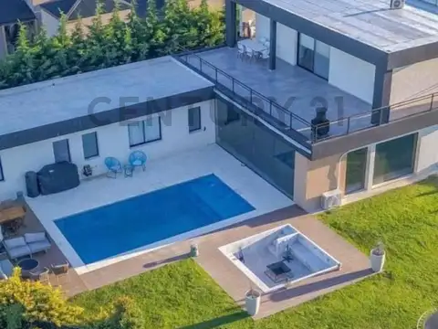 Casa en Venta en Loma Verde, USD 260.000