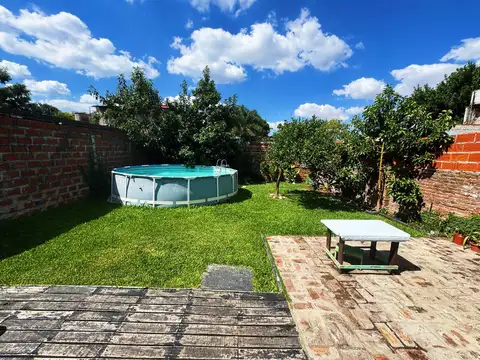 Casa 4 ambientes con 2 baños