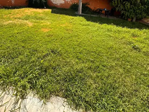 Casa 10 ambientes con 2 baños