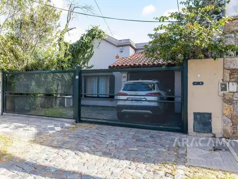 Casa en Venta en Monte Grande, USD 230.000