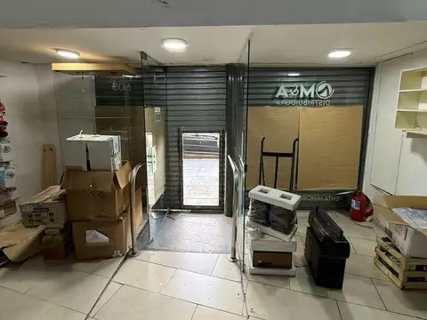 unico Local en mitre y lavalle con deposito - 130m2
