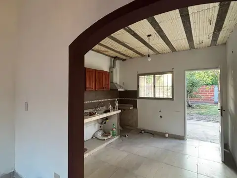 Casa en Alquiler con 3 cocheras