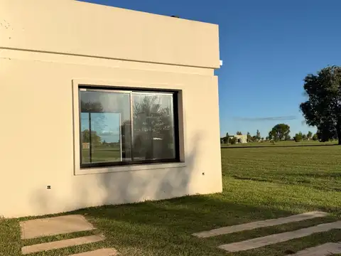 Casa en Venta en Lobos, USD 155.000