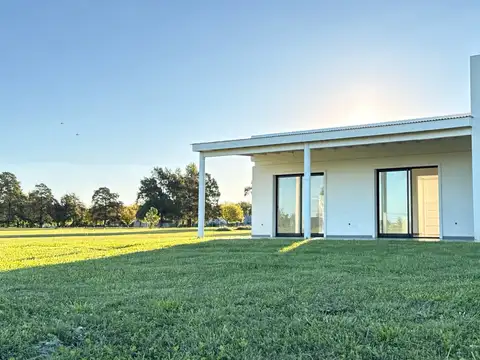 Casa a estrenar que invita a disfrutar de un estilo de vida sereno en La Federala Club de Campo