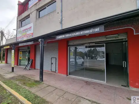 Local en alquiler sobre la Ex ruta 8, Del Viso, Pilar. Muy buena ubicación!!
