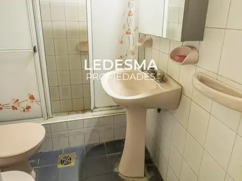 Casa en Venta Castelar 6 Ambientes con Garage y Amplio Fondo