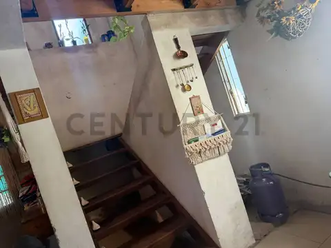 Casa 6 ambientes con 2 baños