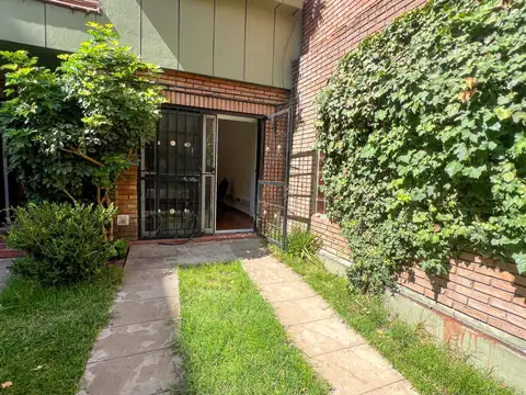 Alquiler de Oficina, cuenta con recepción, 3 despachos S/Exp