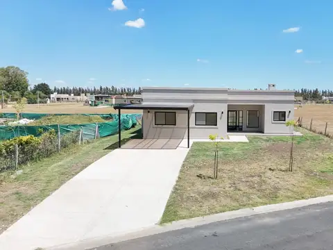 Casa 4 ambientes con 3 baños