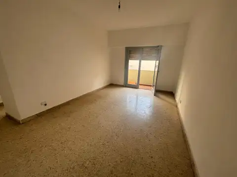 Departamento en venta en Balvanera de 3 ambientes con dependencia