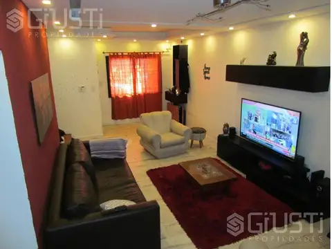 Casa 3 ambientes con 2 baños