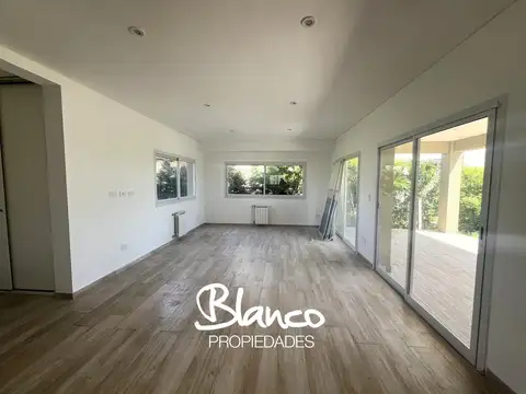 Casa 5 ambientes con 4 baños