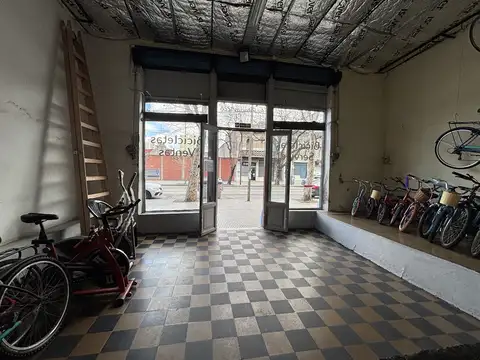 Local en Venta con Vivienda en 1° Piso — Av Regimiento de Patricios, La Boca
