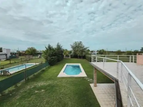 Casa en Alquiler con 1 cochera