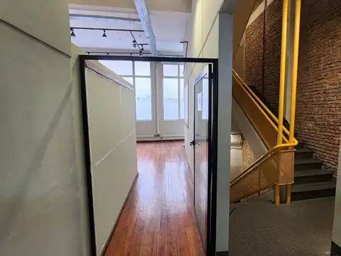 VENTA OFICINA COMERCIAL DE TRES PLANTAS EN CABA