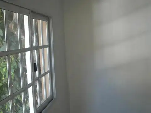 Casa 2 ambientes con 1 baño