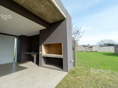 Casa 6 ambientes con 2 baños