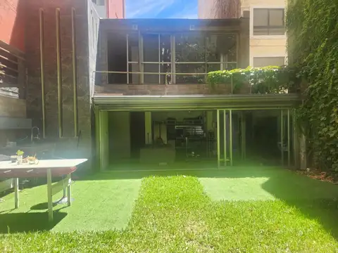 Casa tipo PH de 3 ambientes más escritorio en Olivos.