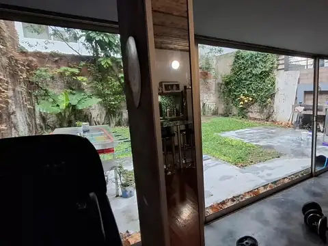 Casa tipo PH de 3 ambientes más escritorio en Olivos.