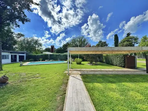 Casa en Venta con 2 cocheras