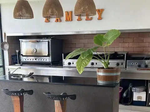 Casa en Venta con 4 cocheras