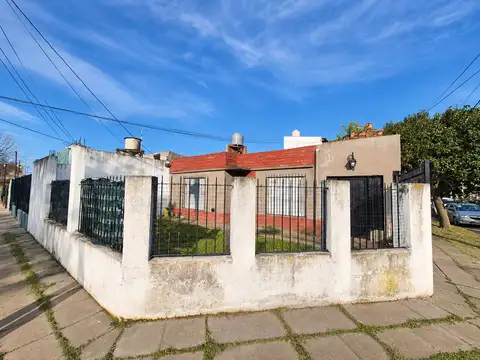 VENTA CASA 4 AMB PARQUE SAN MARTIN MERLO