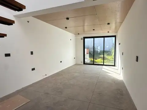 Depto Tipo Casa en Venta con 1 cocheras