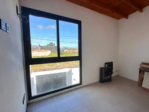 Depto Tipo Casa en Venta en Villa Elvira, USD 85.000