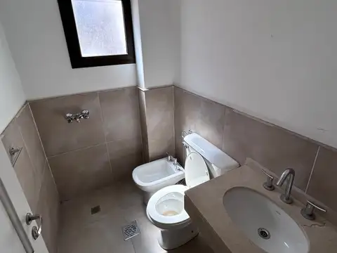 Casa en Alquiler con 1 cochera