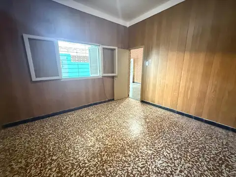 Casa venta Rosario Interna actualmente dividida en 2 departamentos. Ideal renta. No PH