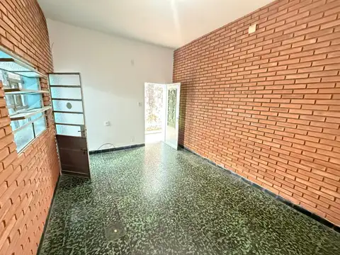 Casa 6 ambientes con 2 baños
