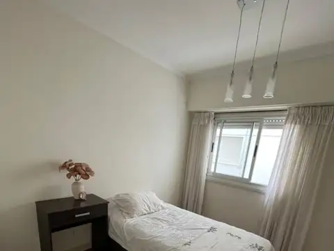 departamento 3 ambientes con balcon saliente a la calle