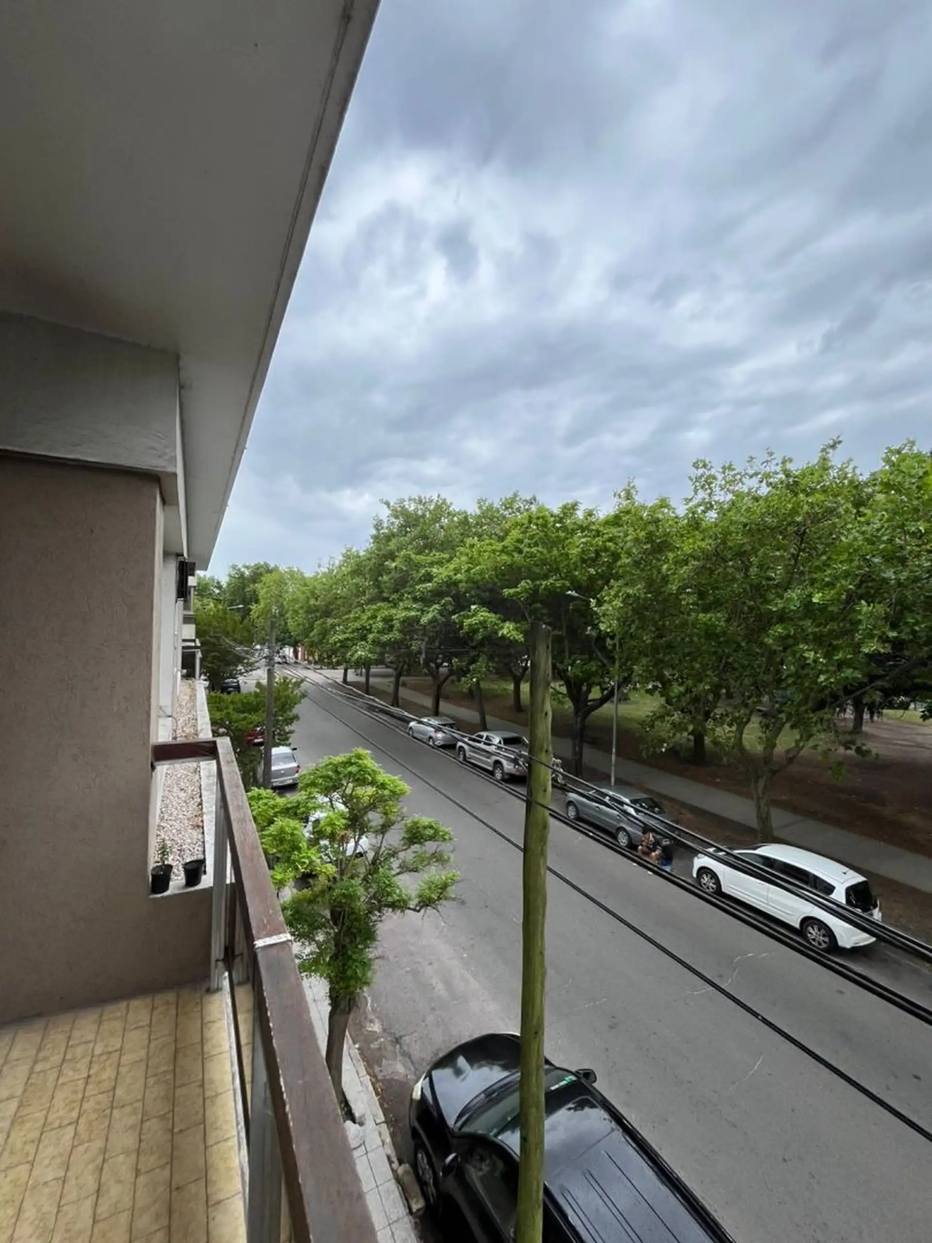 departamento 3 ambientes con balcon saliente a la calle